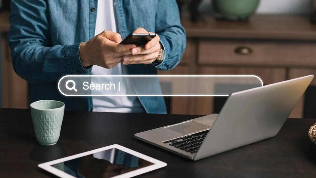 Recherche sur smartphone pour trouver un professionnel